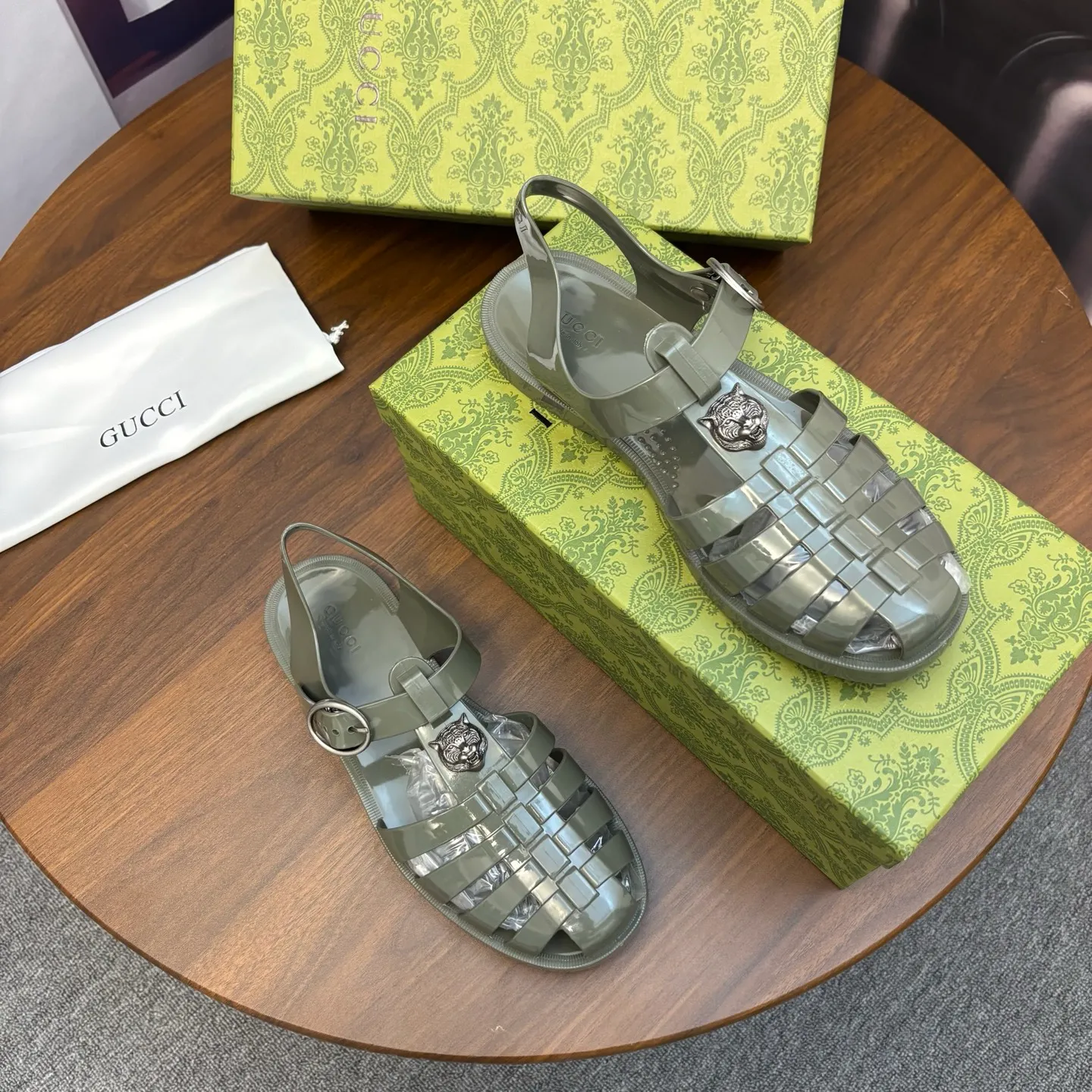 Men's shoes: 260💰[Gucci] sandals, counter quality, top-quality original items, real photos! Original T men's shoes 💰PU material, fine workmanship, comfortable; genuine 1:1 replica Size: 36 ~ 46